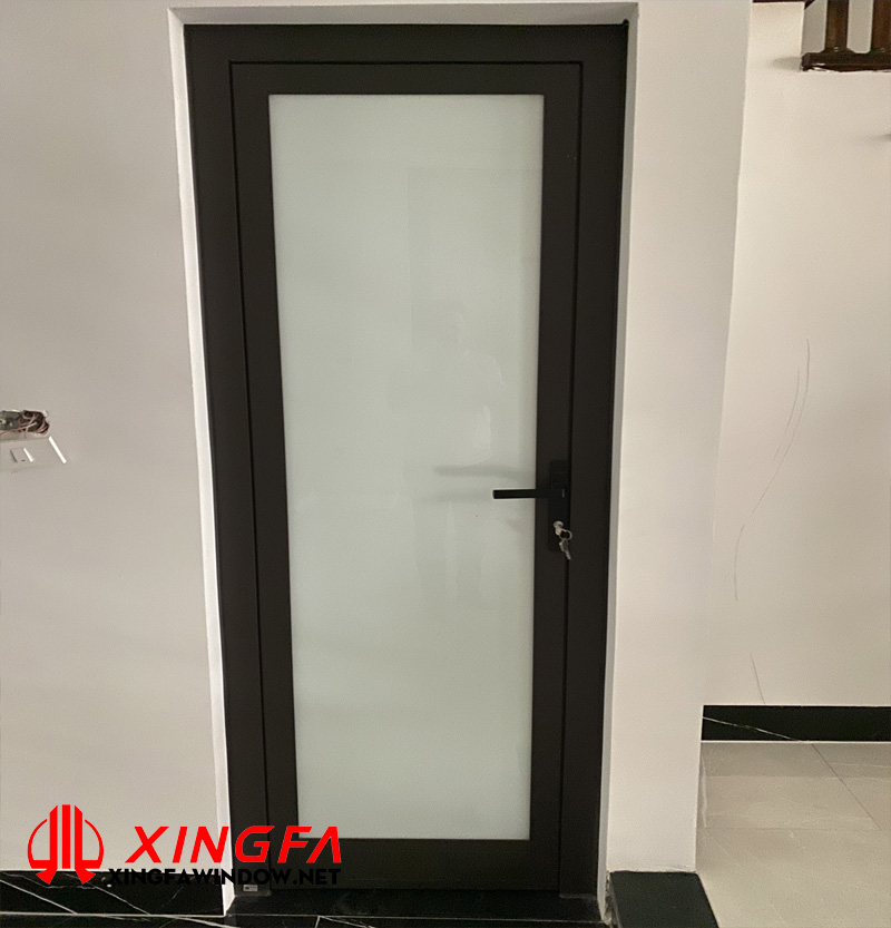 Cửa nhôm đi mở quay 1 cánh Xingfa Quảng Đông hệ 55